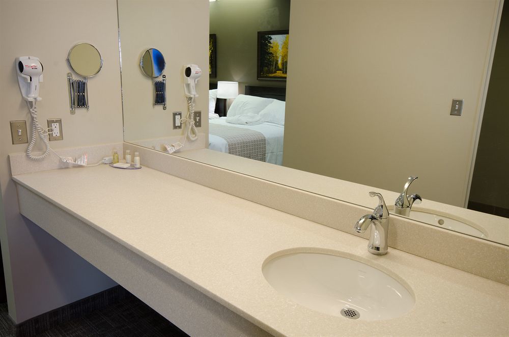 Canad Health Sciences Centre Hotel